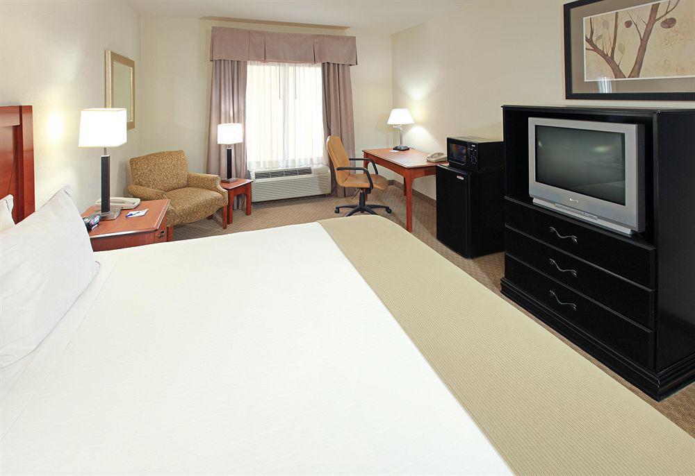 Holiday Inn Express & Suites Pine Bluff/Pines Mall By Ihg חדר תמונה