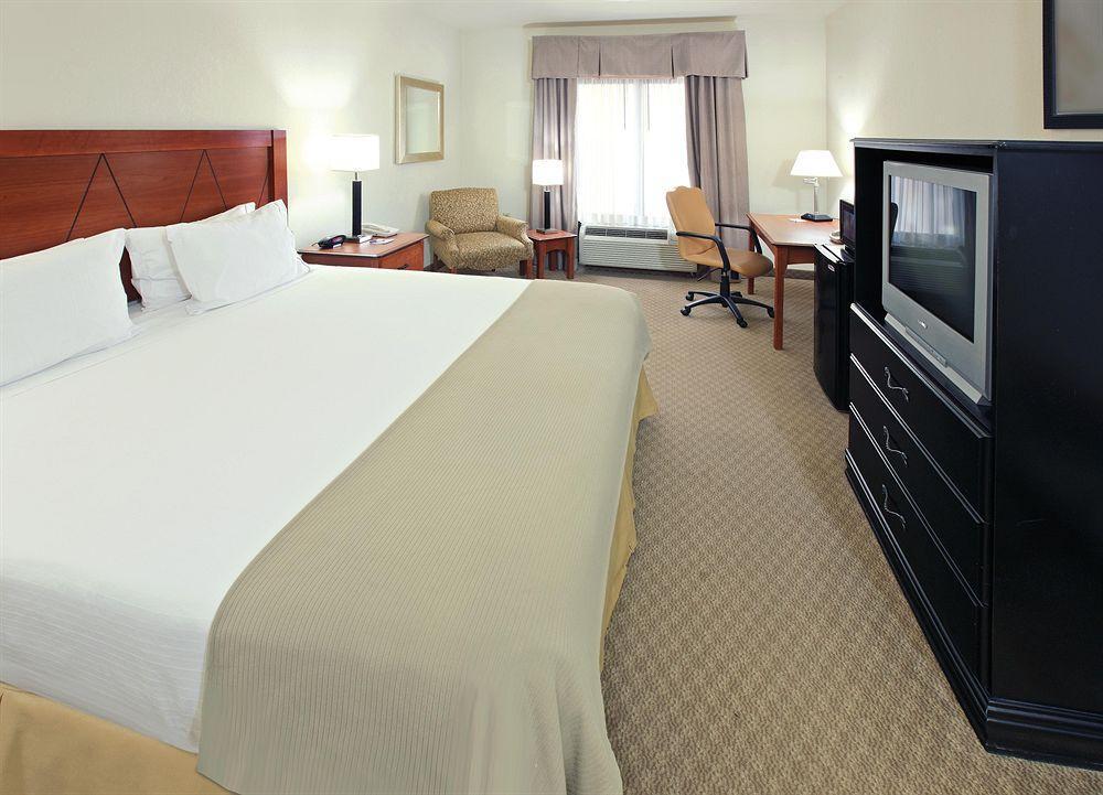 Holiday Inn Express & Suites Pine Bluff/Pines Mall By Ihg חדר תמונה