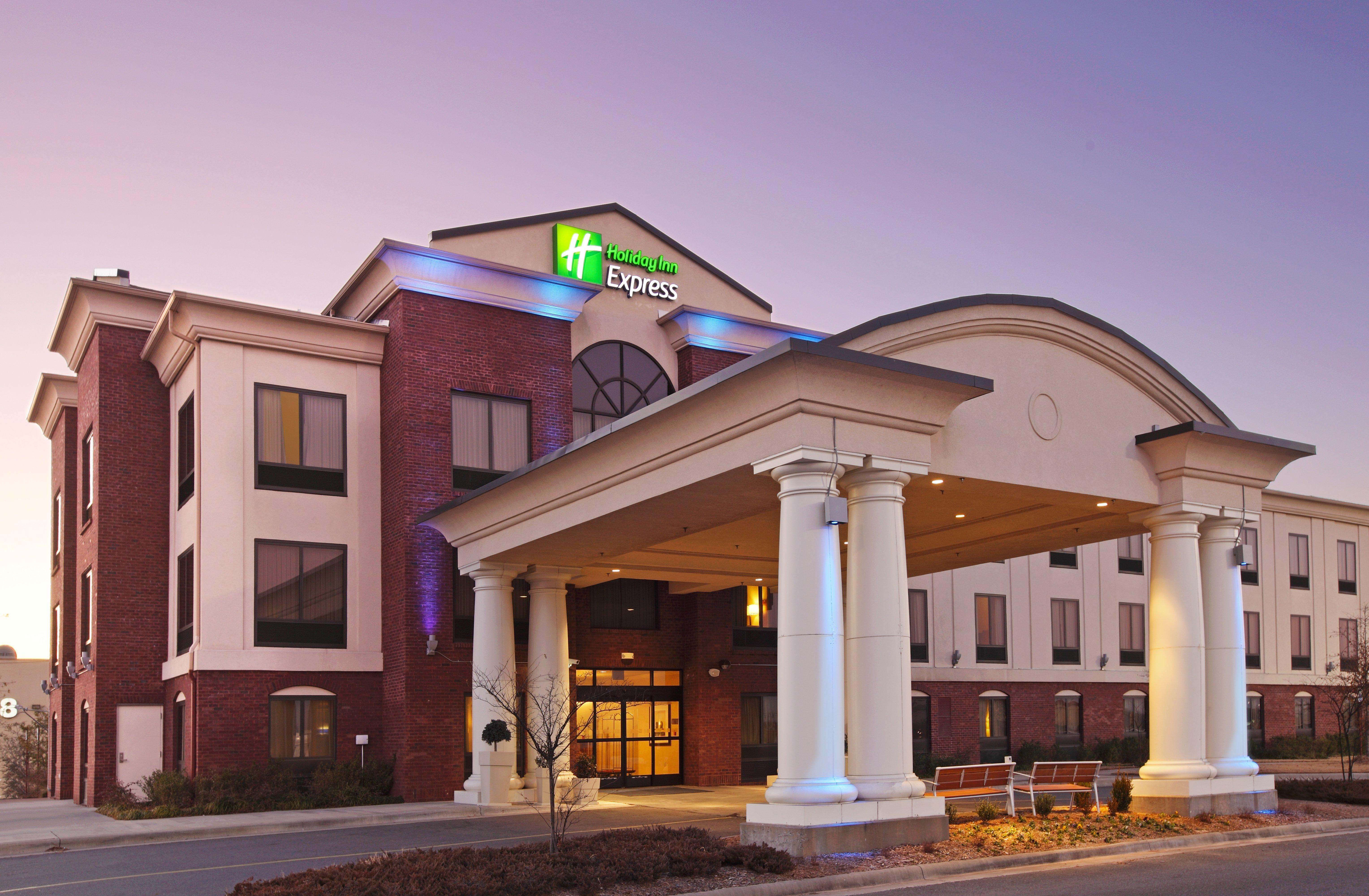 Holiday Inn Express & Suites Pine Bluff/Pines Mall By Ihg מראה חיצוני תמונה