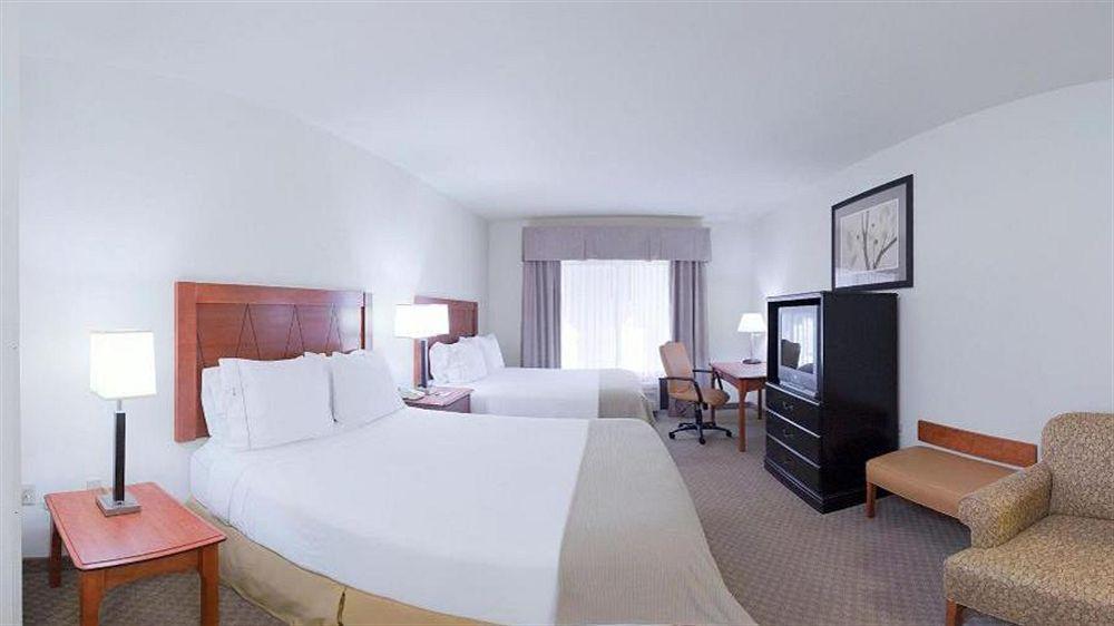 Holiday Inn Express & Suites Pine Bluff/Pines Mall By Ihg מראה חיצוני תמונה