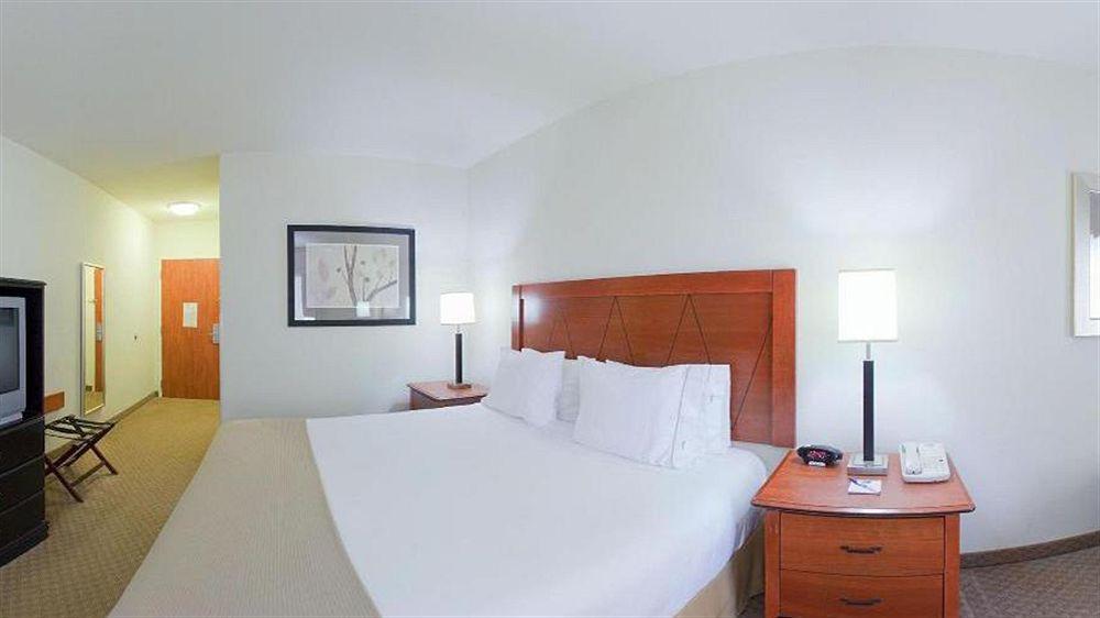 Holiday Inn Express & Suites Pine Bluff/Pines Mall By Ihg מראה חיצוני תמונה