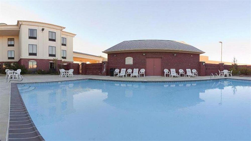 Holiday Inn Express & Suites Pine Bluff/Pines Mall By Ihg מראה חיצוני תמונה